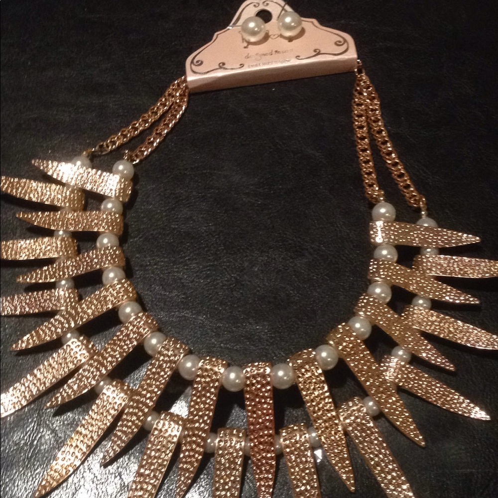 Beautiful golden pearl necklace